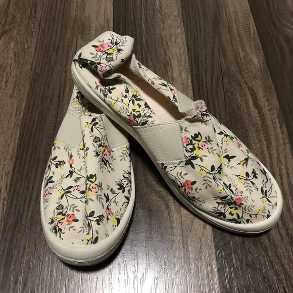 Women’s slip on shoes from Maurice’s size 6 - Picture 5 of 6